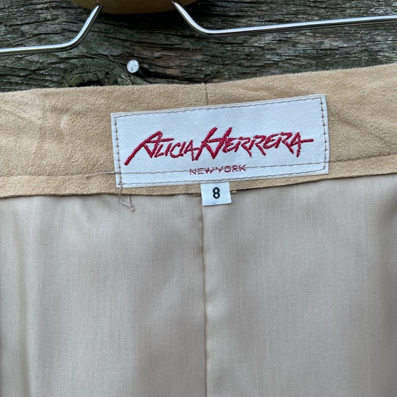 Vintage Alicia Herrera Suede Set - Picture 13 of 15